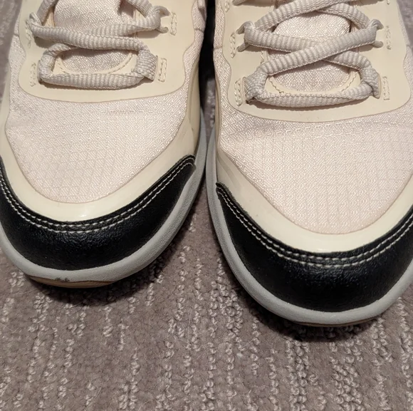 Cobb Hill New Balance Sneakers - Picture 3 of 10